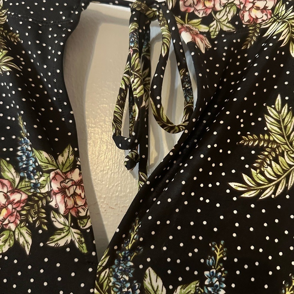 Cabi Runaround Black Floral Polka Dot Romper. Size Medium. - Picture 9 of 9